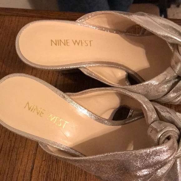 ❌SOLD❌Fabulous shiny silver wedges - Picture 2 of 4